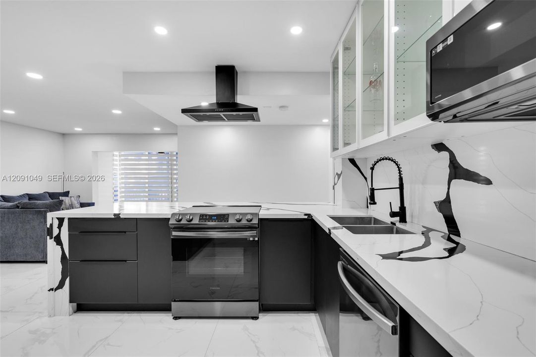 For Sale: $250,000 (2 beds, 2 baths, 1132 Square Feet)