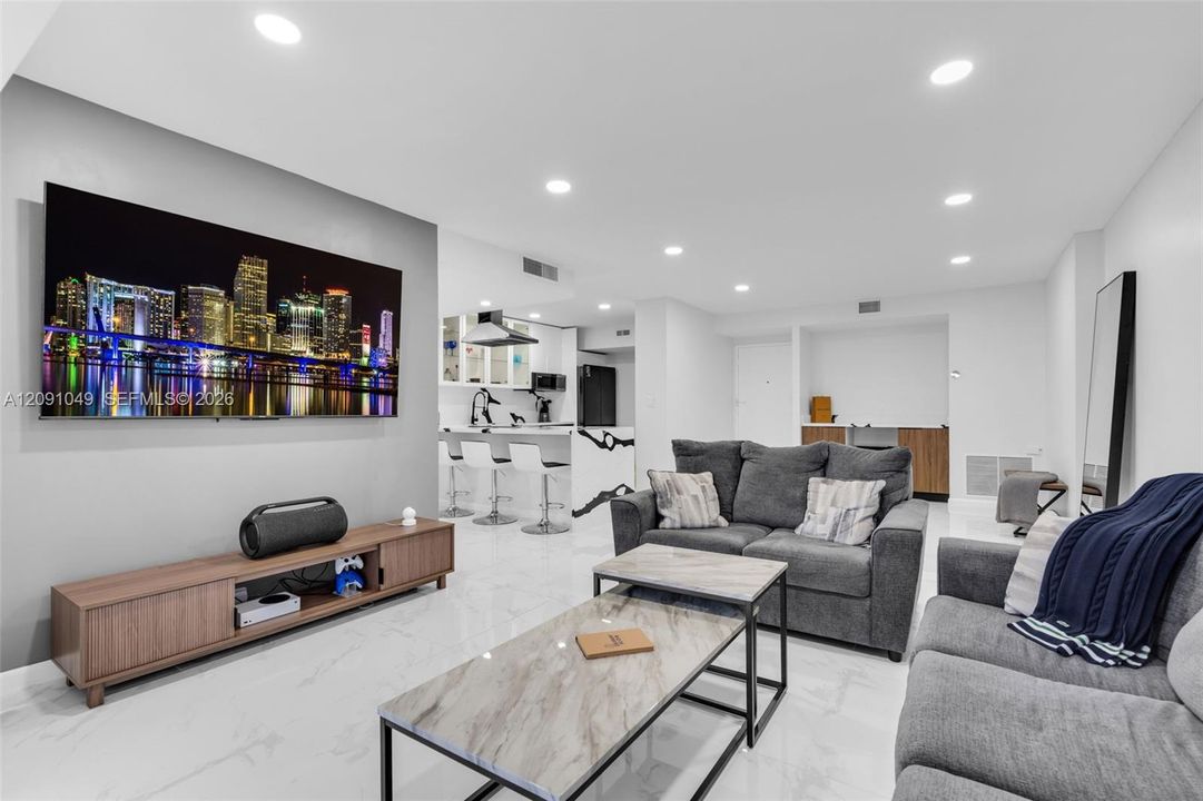 For Sale: $250,000 (2 beds, 2 baths, 1132 Square Feet)