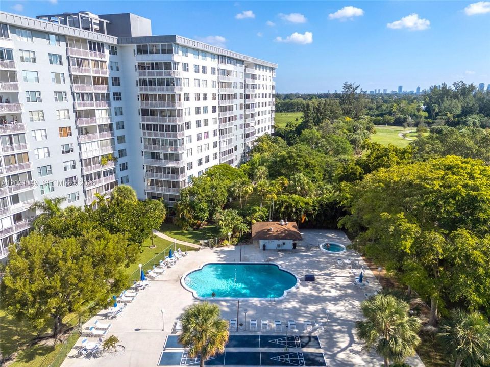 For Sale: $250,000 (2 beds, 2 baths, 1132 Square Feet)