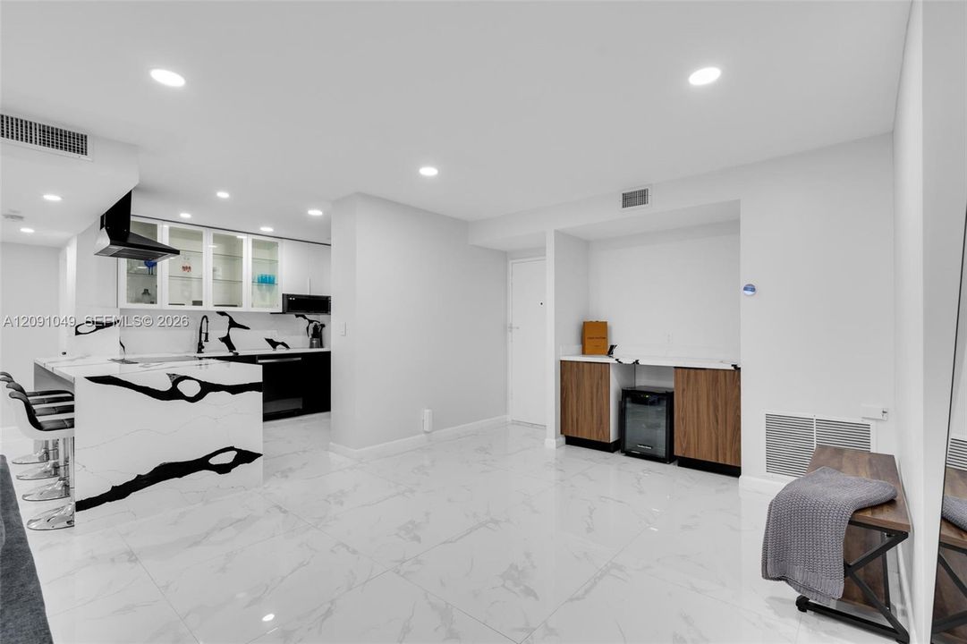 For Sale: $250,000 (2 beds, 2 baths, 1132 Square Feet)