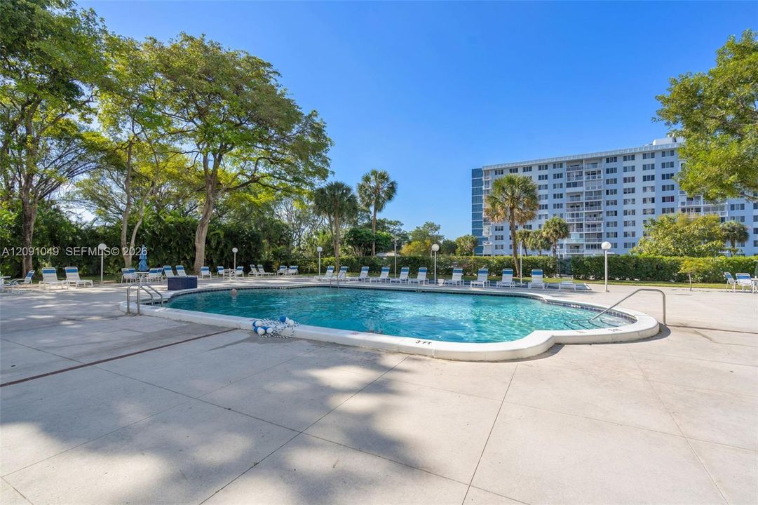For Sale: $250,000 (2 beds, 2 baths, 1132 Square Feet)