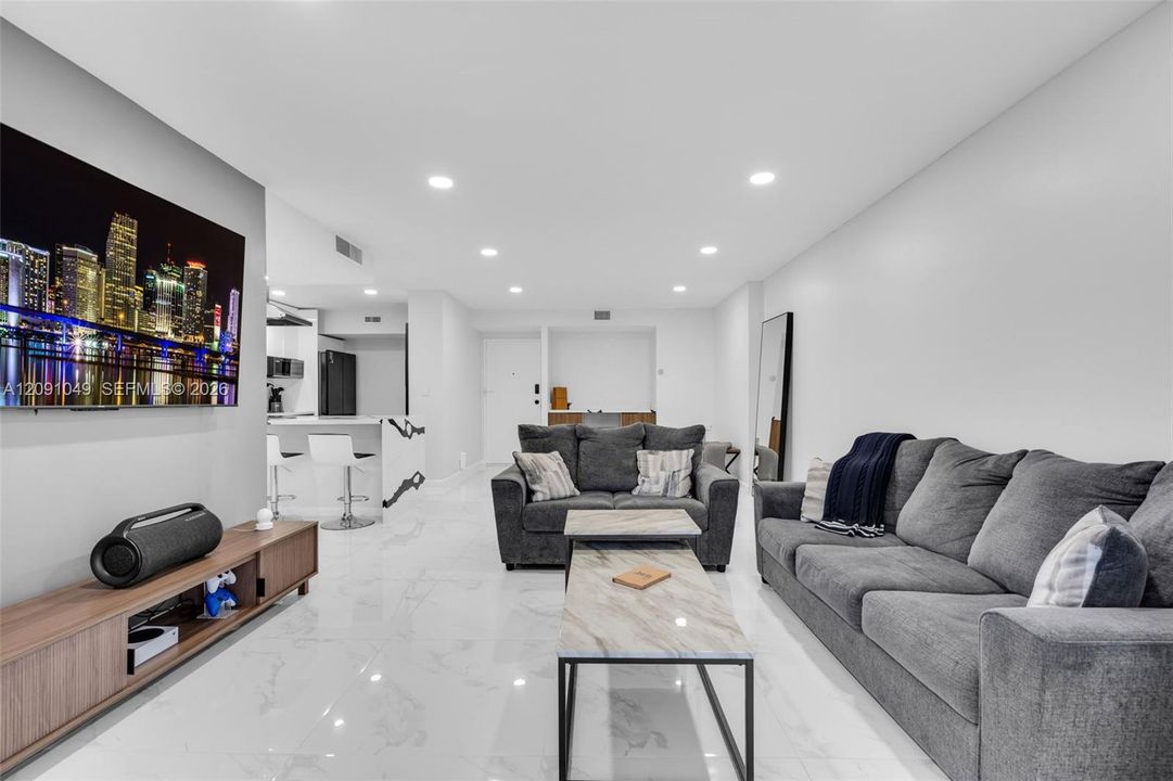For Sale: $250,000 (2 beds, 2 baths, 1132 Square Feet)
