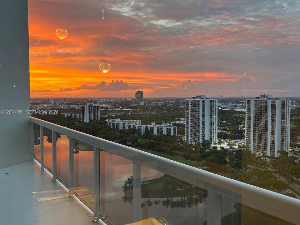En Venta: $1,390,000 (2 camas, 2 baños, 2000 Pies cuadrados)