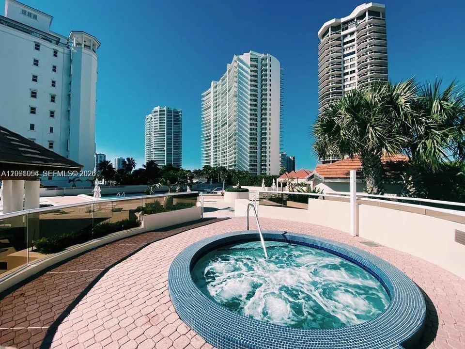 En Venta: $1,390,000 (2 camas, 2 baños, 2000 Pies cuadrados)