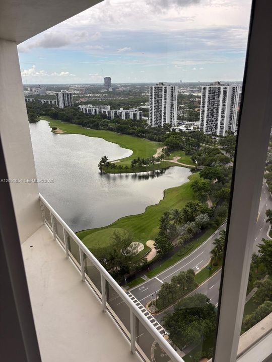 En Venta: $1,390,000 (2 camas, 2 baños, 2000 Pies cuadrados)