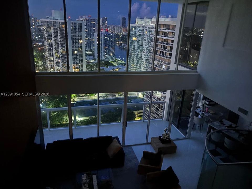 En Venta: $1,390,000 (2 camas, 2 baños, 2000 Pies cuadrados)