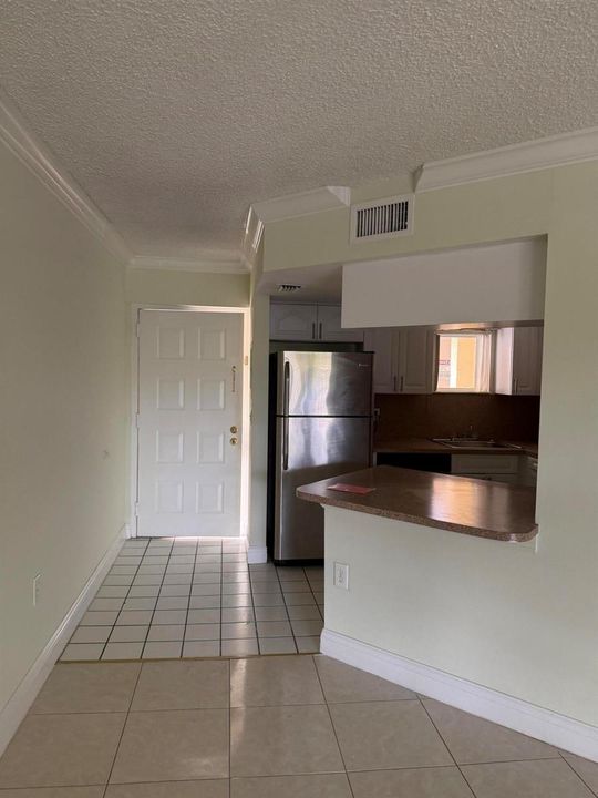 8343 Entryway