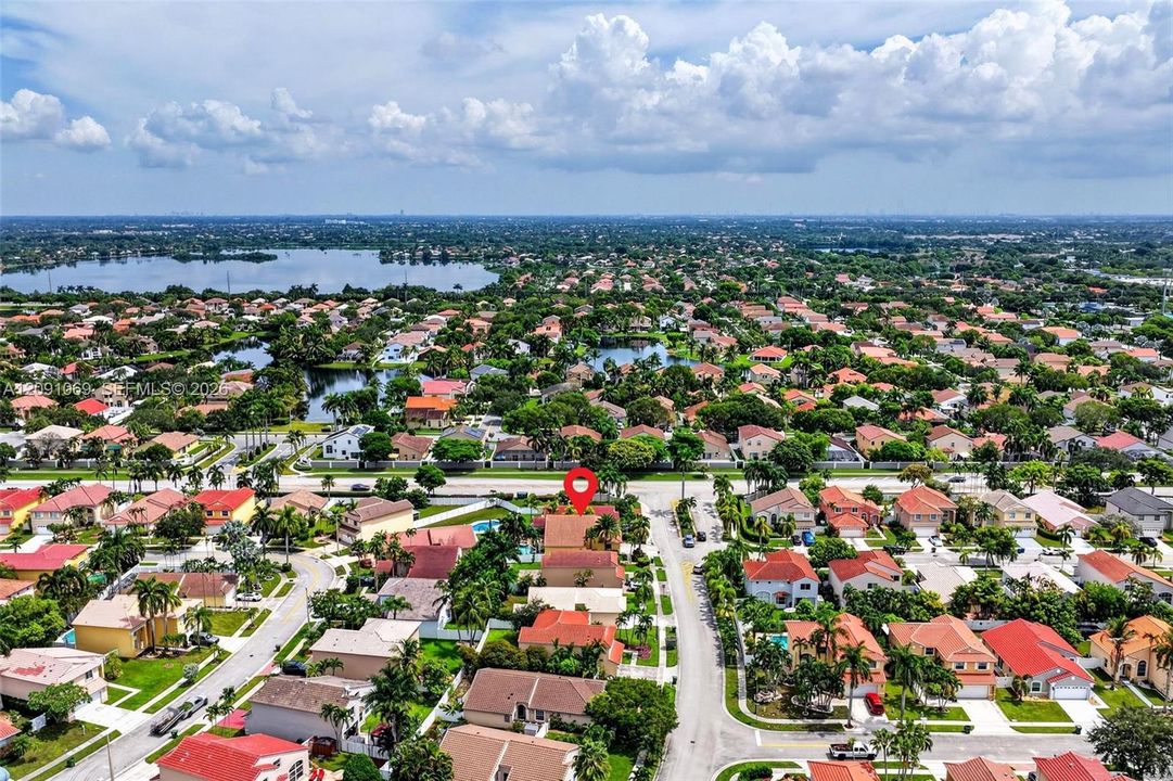 En Venta: $739,000 (4 camas, 3 baños, 2104 Pies cuadrados)