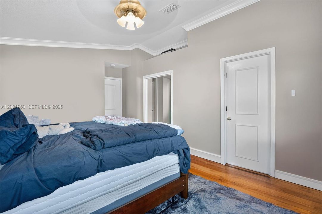 En Venta: $739,000 (4 camas, 3 baños, 2104 Pies cuadrados)
