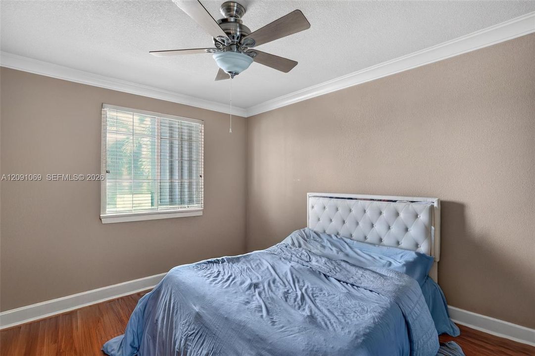 En Venta: $739,000 (4 camas, 3 baños, 2104 Pies cuadrados)