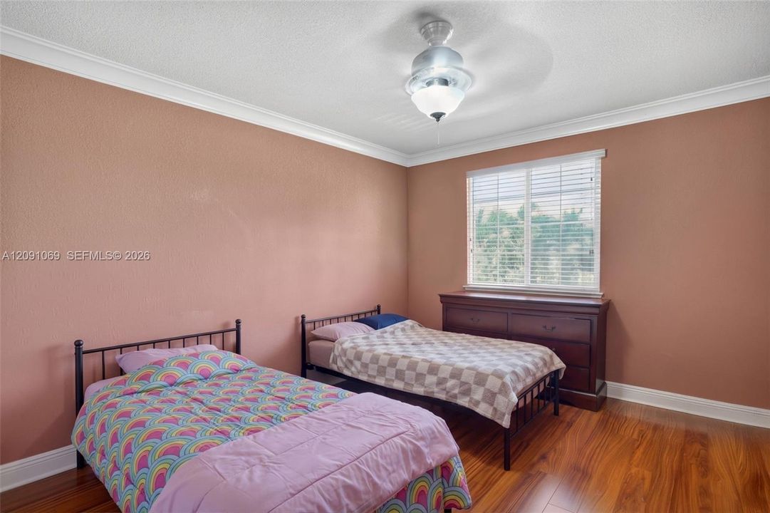En Venta: $739,000 (4 camas, 3 baños, 2104 Pies cuadrados)