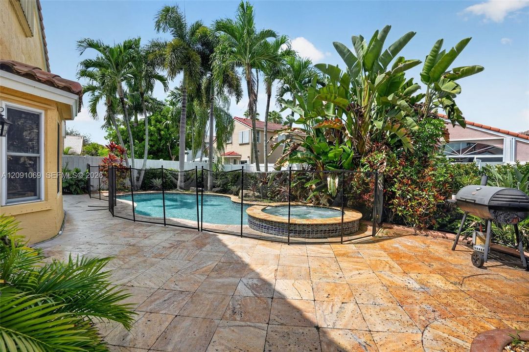 En Venta: $739,000 (4 camas, 3 baños, 2104 Pies cuadrados)