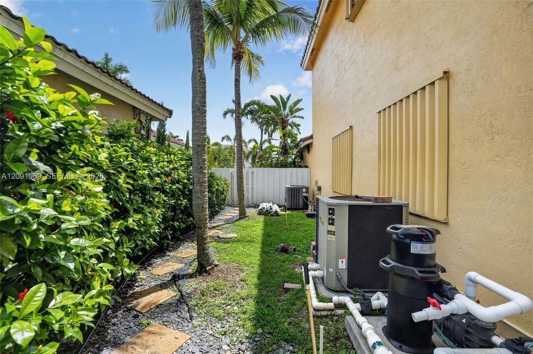 En Venta: $739,000 (4 camas, 3 baños, 2104 Pies cuadrados)