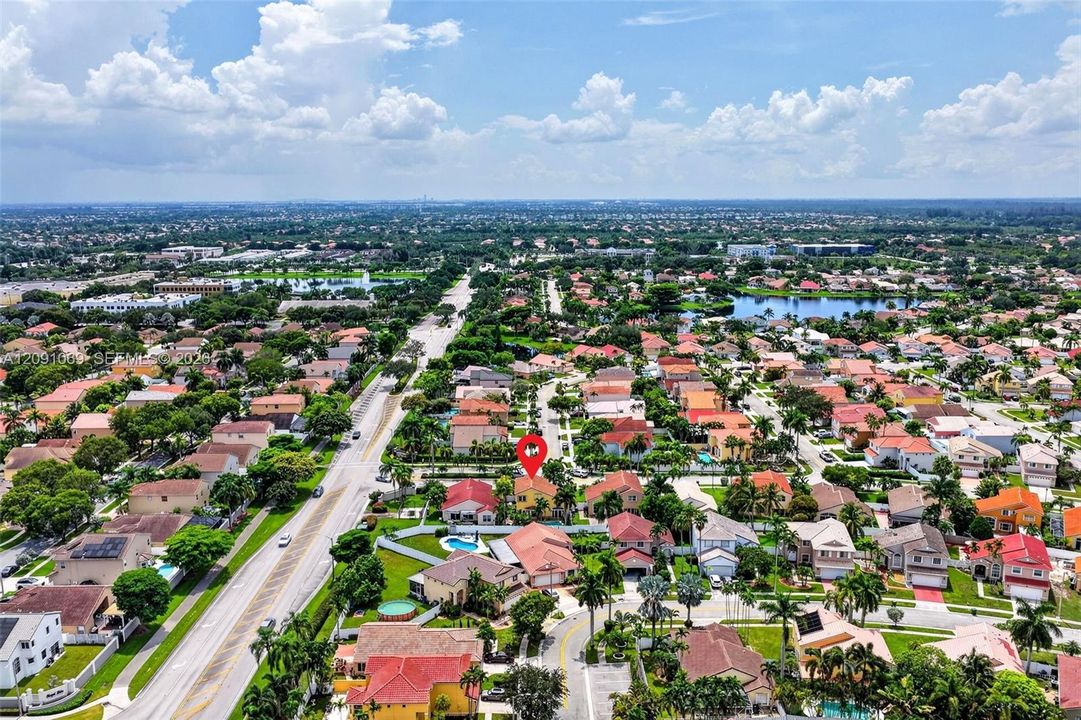 En Venta: $739,000 (4 camas, 3 baños, 2104 Pies cuadrados)