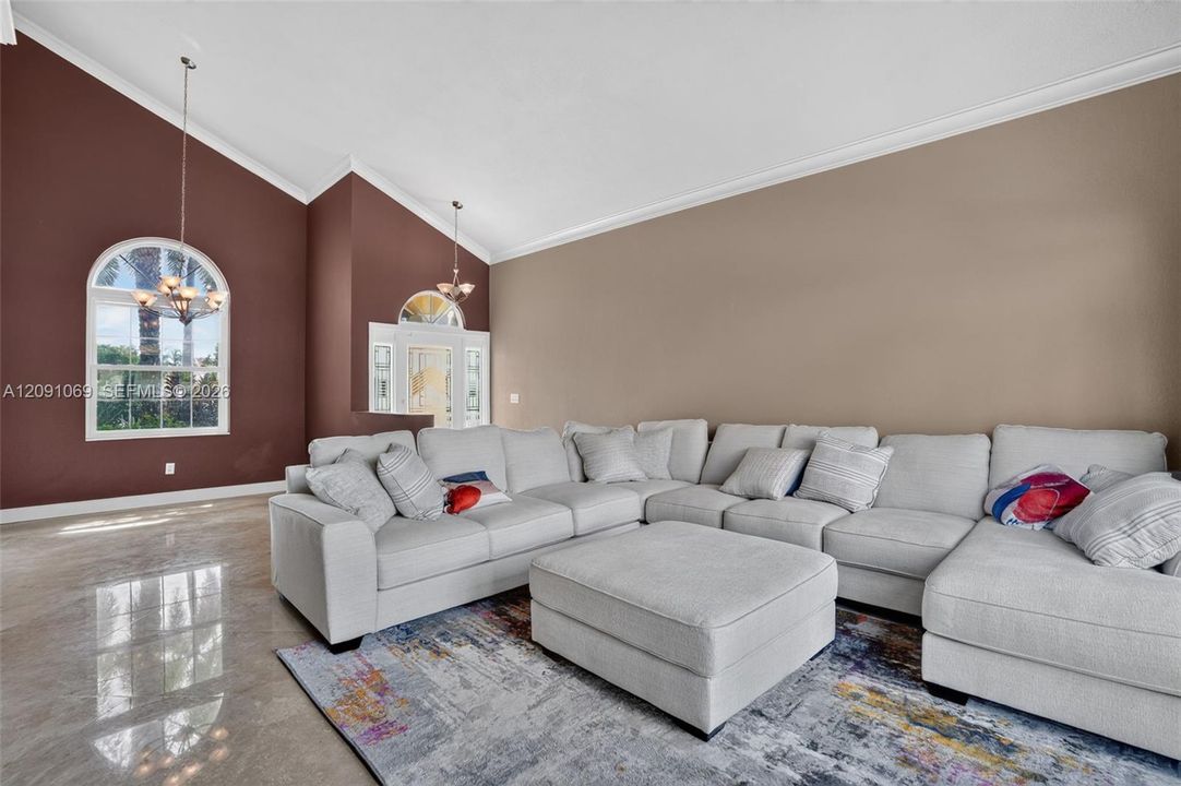 En Venta: $739,000 (4 camas, 3 baños, 2104 Pies cuadrados)