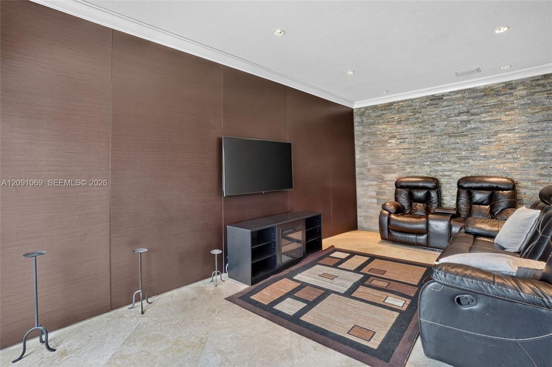 En Venta: $739,000 (4 camas, 3 baños, 2104 Pies cuadrados)