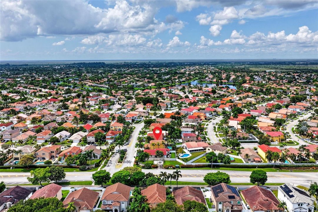 En Venta: $739,000 (4 camas, 3 baños, 2104 Pies cuadrados)