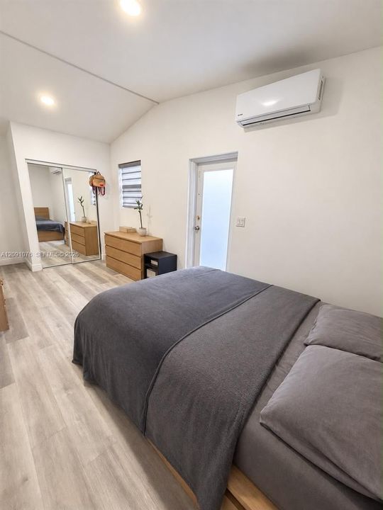 For Sale: $550,000 (3 beds, 2 baths, 1142 Square Feet)