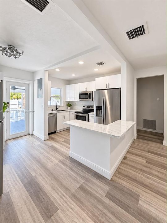 For Sale: $550,000 (3 beds, 2 baths, 1142 Square Feet)