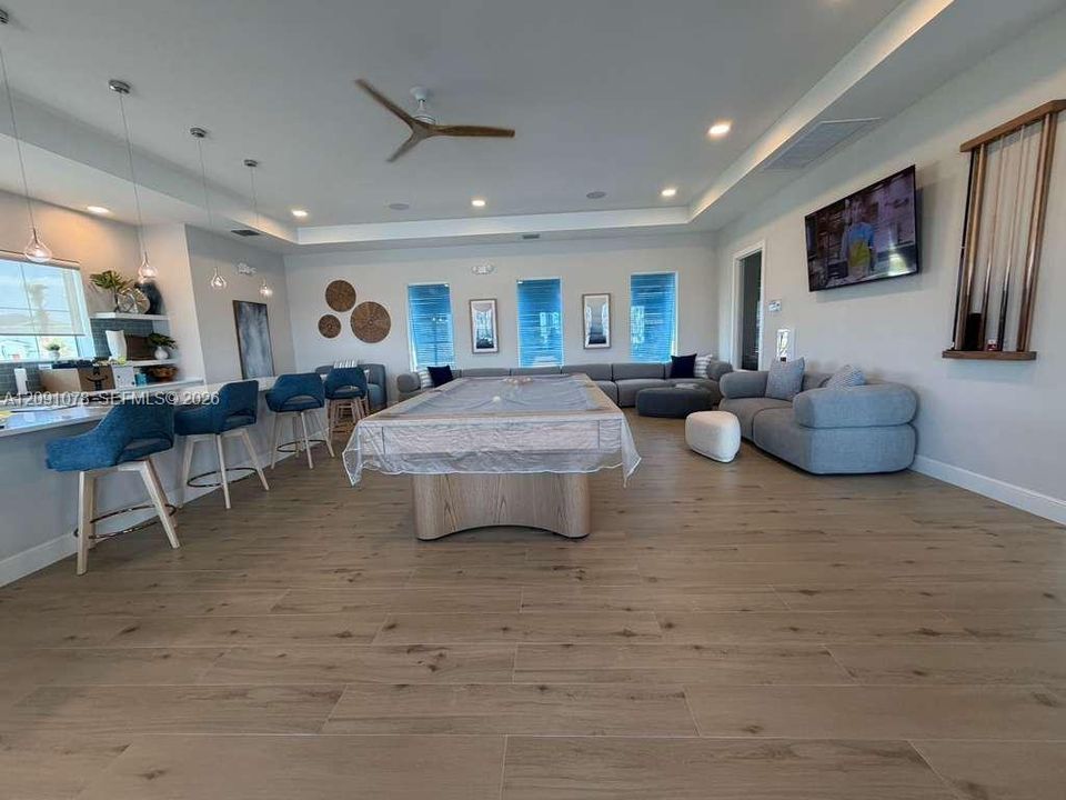 For Rent: $2,100 (2 beds, 2 baths, 1308 Square Feet)