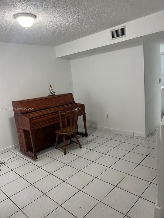 En Venta: $299,999 (2 camas, 1 baños, 1003 Pies cuadrados)
