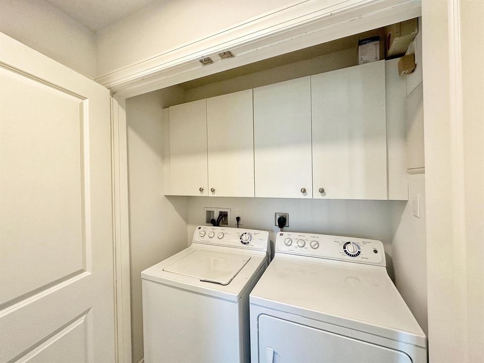 Washer Dryer in Unit