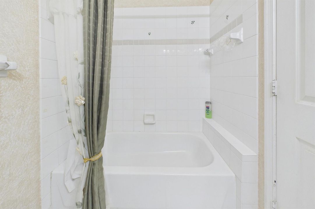 CAM06286G6-PR0040-STILL009