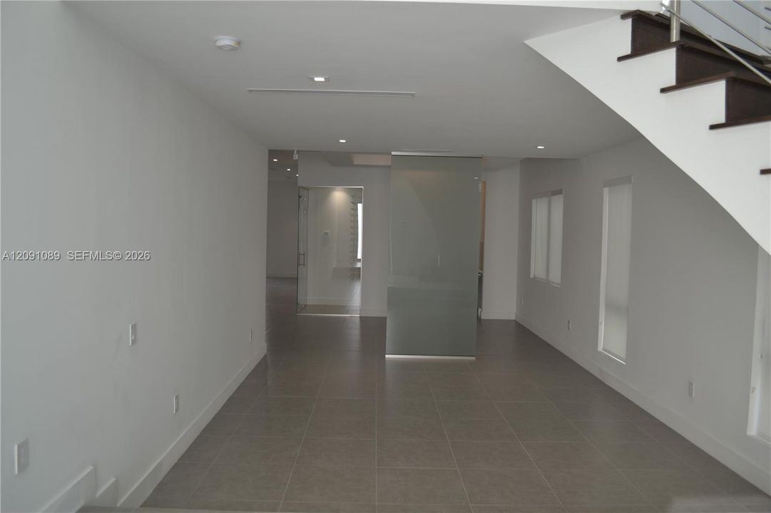 出租: $7,800 (5 贝兹, 6 浴室, 4287 平方英尺)