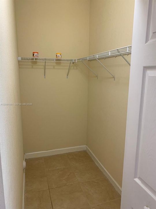 En Renta: $1,600 (0 camas, 1 baños, 2312 Pies cuadrados)
