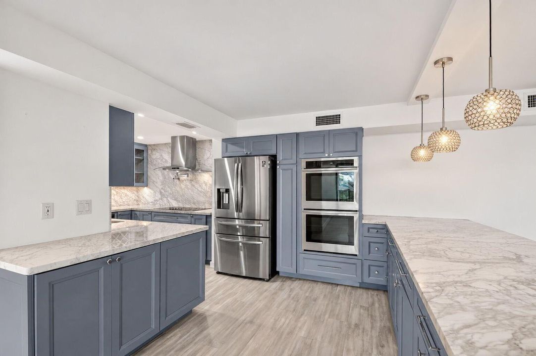 Kitchen & cabinets