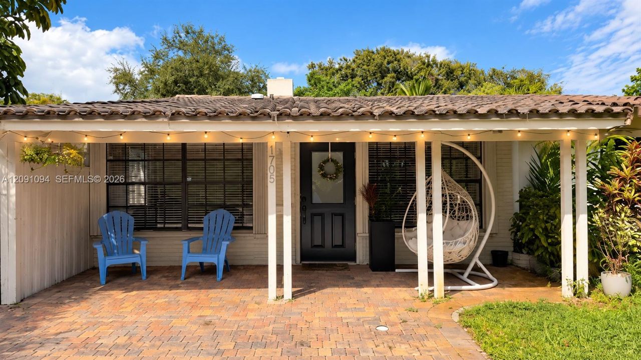 For Sale: $690,000 (2 beds, 2 baths, 1246 Square Feet)
