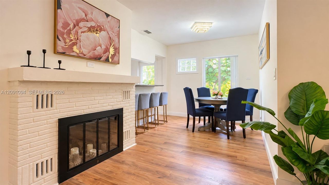 For Sale: $690,000 (2 beds, 2 baths, 1246 Square Feet)