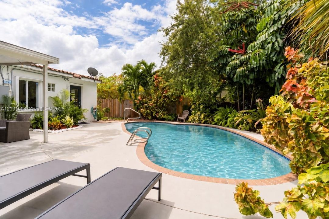 For Sale: $690,000 (2 beds, 2 baths, 1246 Square Feet)