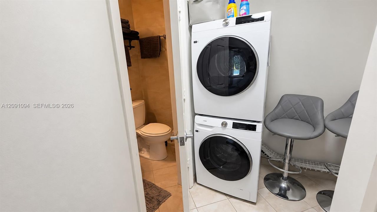 For Sale: $690,000 (2 beds, 2 baths, 1246 Square Feet)
