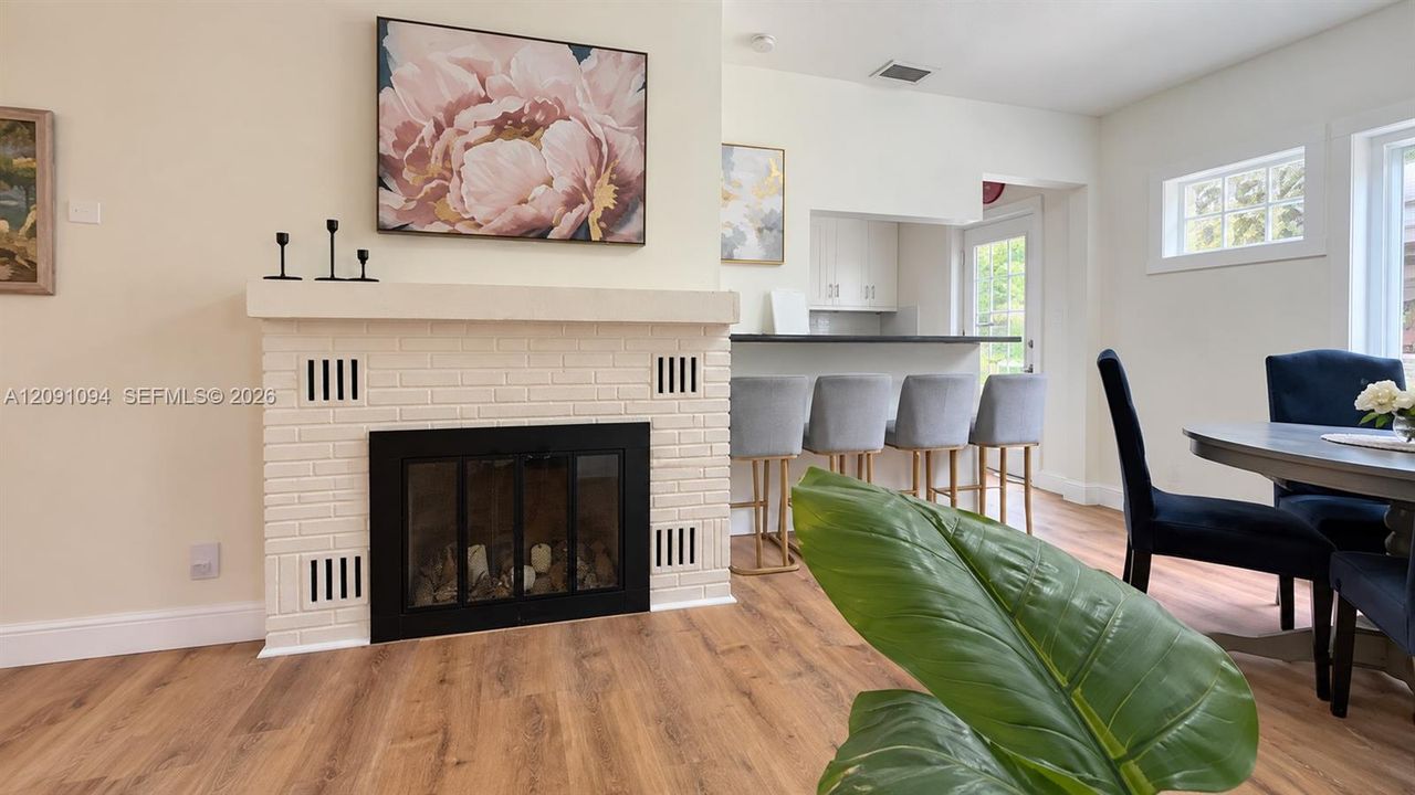 For Sale: $690,000 (2 beds, 2 baths, 1246 Square Feet)