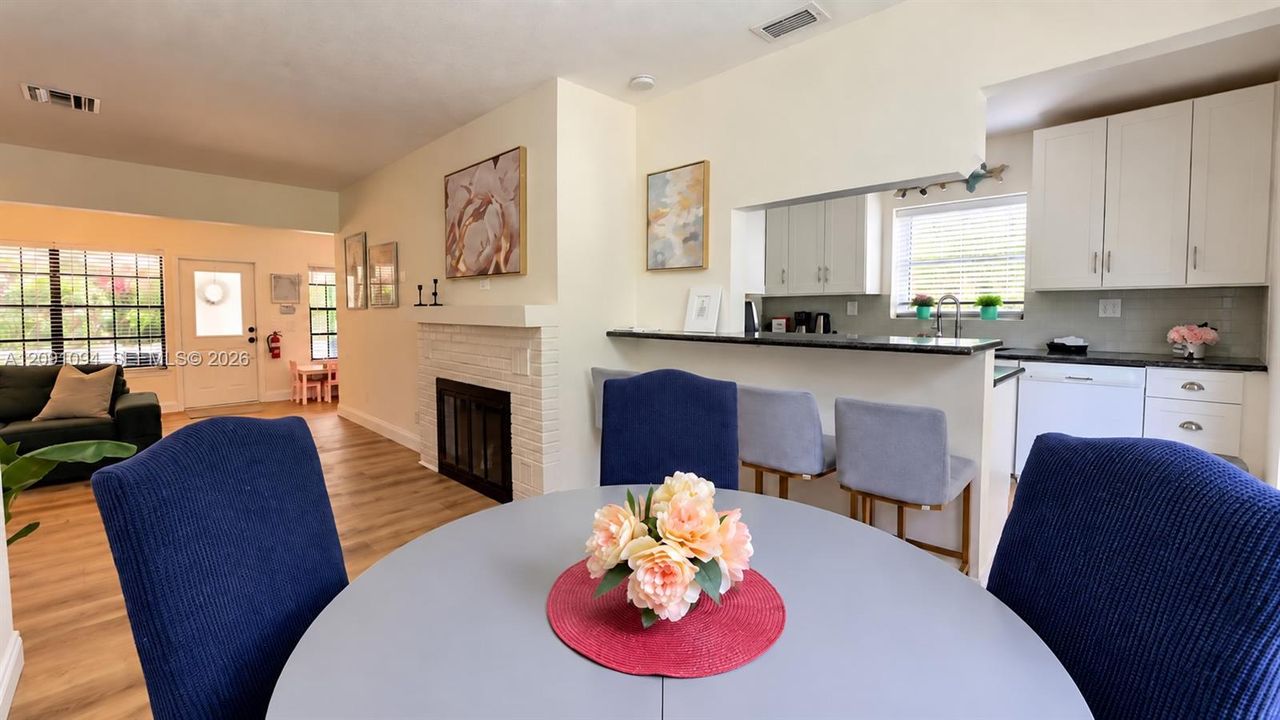 For Sale: $690,000 (2 beds, 2 baths, 1246 Square Feet)