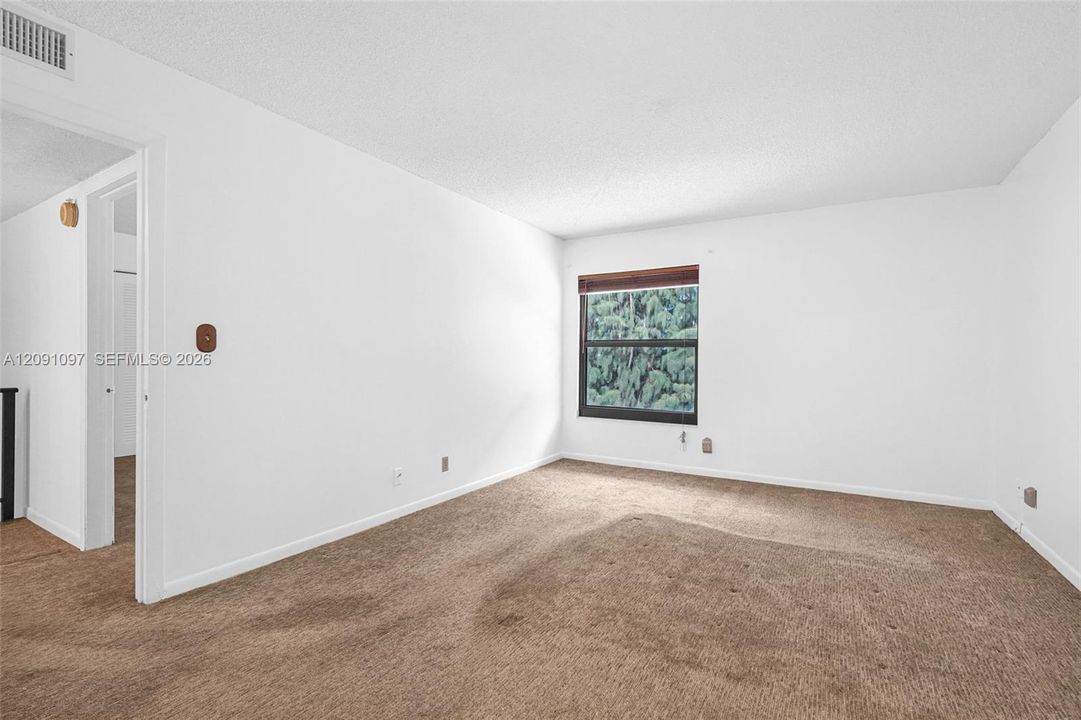 For Sale: $250,000 (2 beds, 2 baths, 1296 Square Feet)