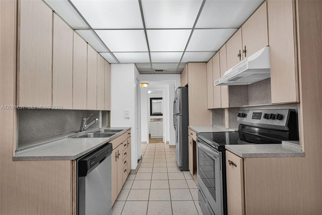 For Sale: $250,000 (2 beds, 2 baths, 1296 Square Feet)