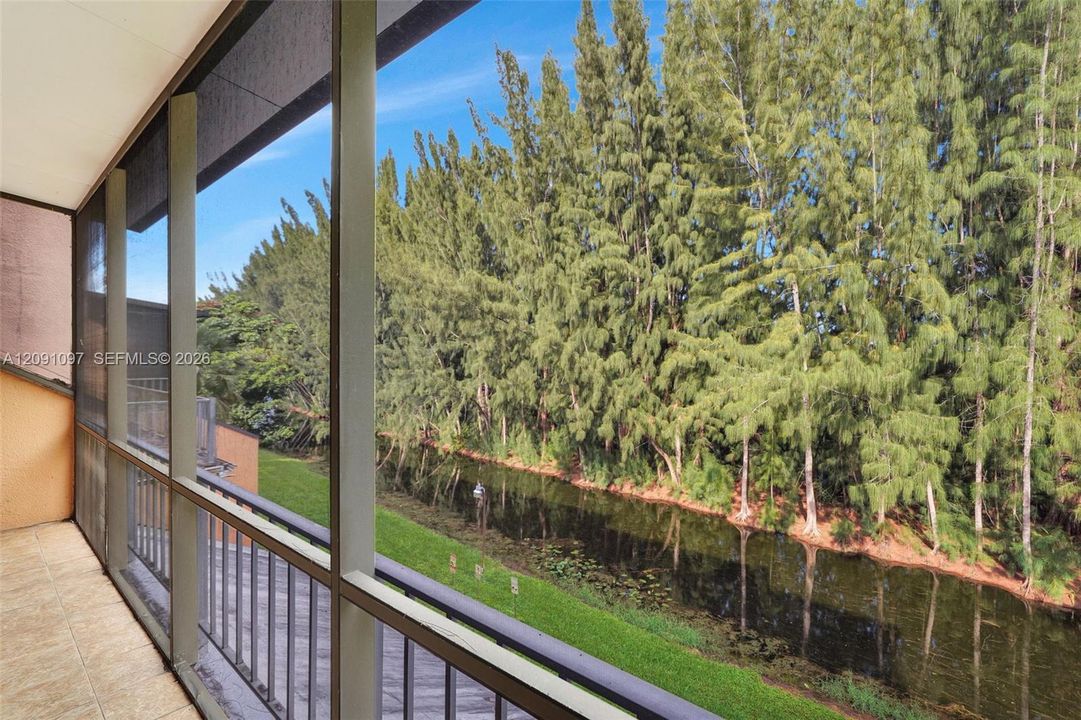 For Sale: $250,000 (2 beds, 2 baths, 1296 Square Feet)