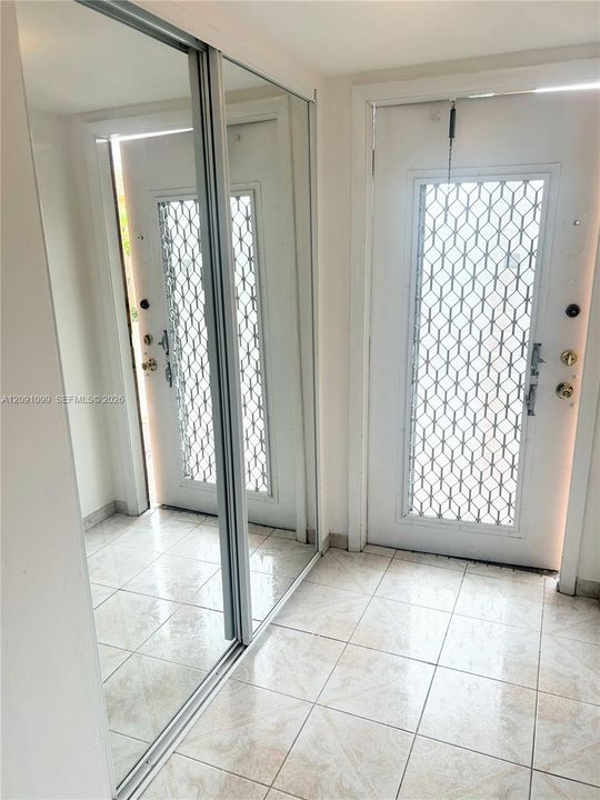 На продажу: $129,900 (2 спален, 2 ванн, 850 Квадратных фут)
