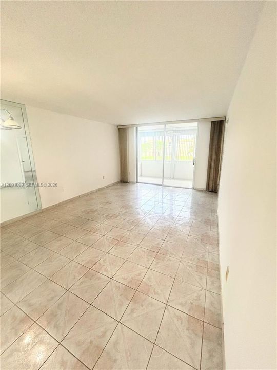 На продажу: $129,900 (2 спален, 2 ванн, 850 Квадратных фут)