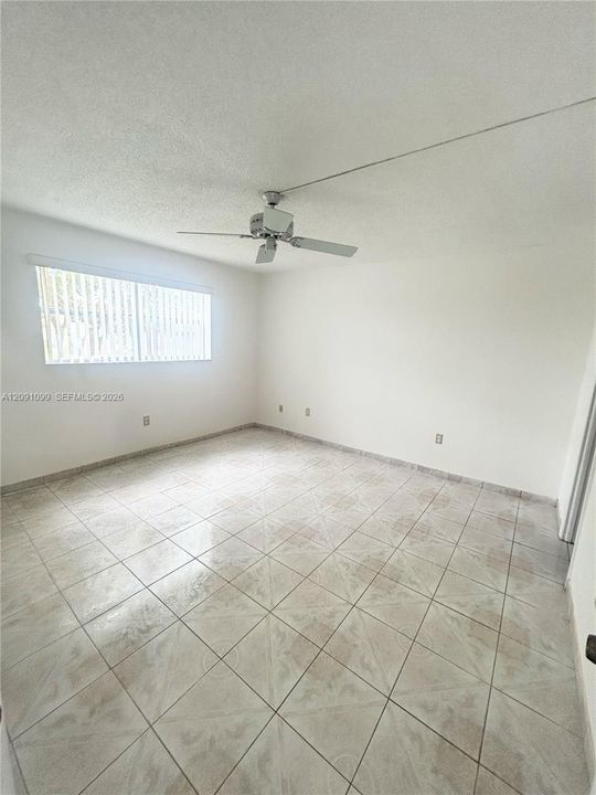 На продажу: $129,900 (2 спален, 2 ванн, 850 Квадратных фут)