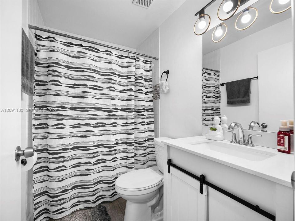 For Sale: $245,000 (2 beds, 2 baths, 1180 Square Feet)