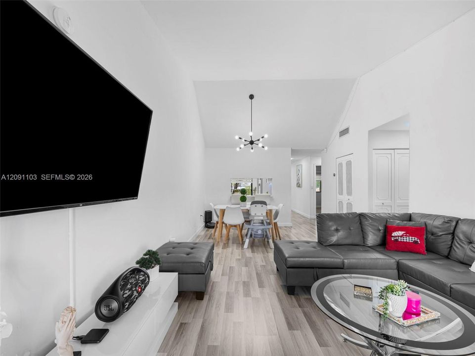 For Sale: $245,000 (2 beds, 2 baths, 1180 Square Feet)