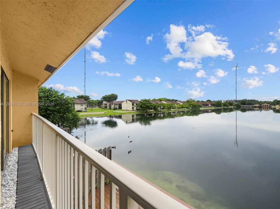 For Sale: $245,000 (2 beds, 2 baths, 1180 Square Feet)