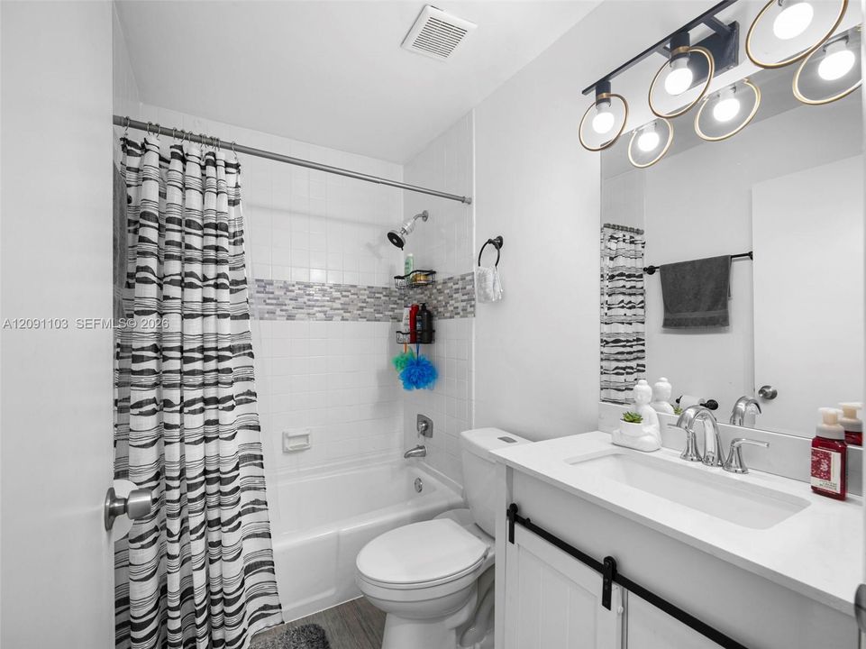 For Sale: $245,000 (2 beds, 2 baths, 1180 Square Feet)