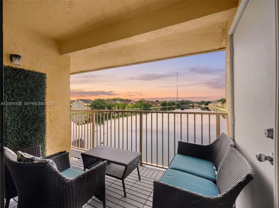 For Sale: $245,000 (2 beds, 2 baths, 1180 Square Feet)