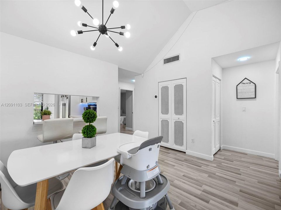 For Sale: $245,000 (2 beds, 2 baths, 1180 Square Feet)