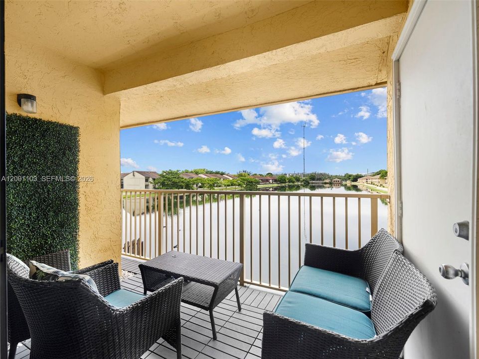 For Sale: $245,000 (2 beds, 2 baths, 1180 Square Feet)