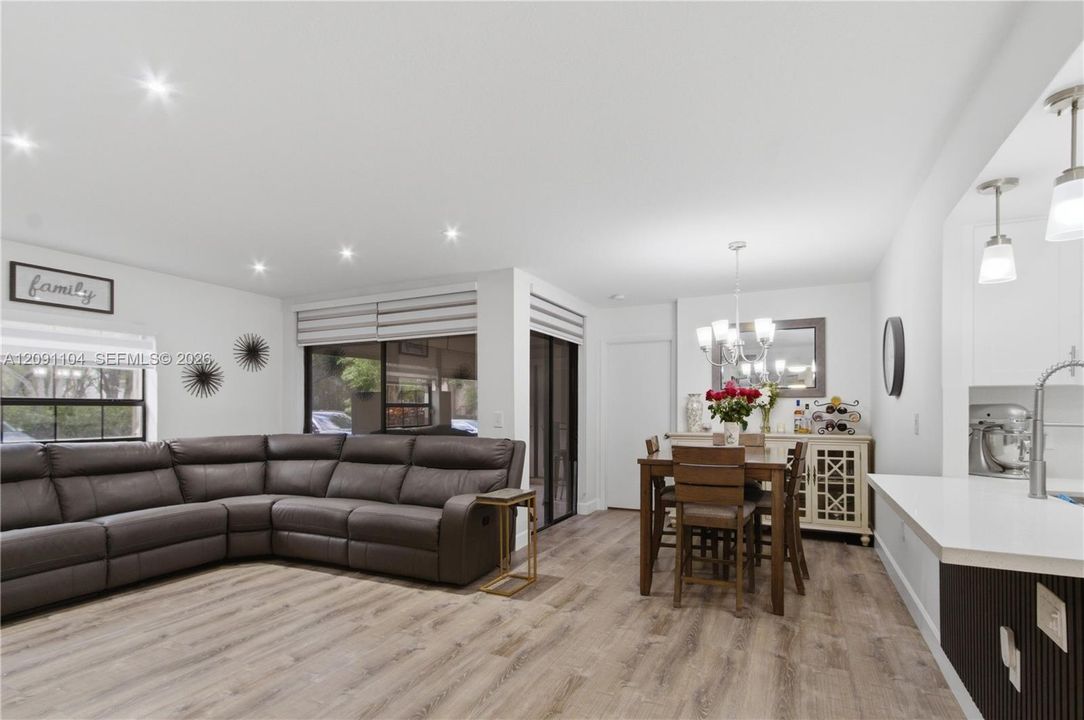 En Venta: $334,900 (3 camas, 2 baños, 1120 Pies cuadrados)
